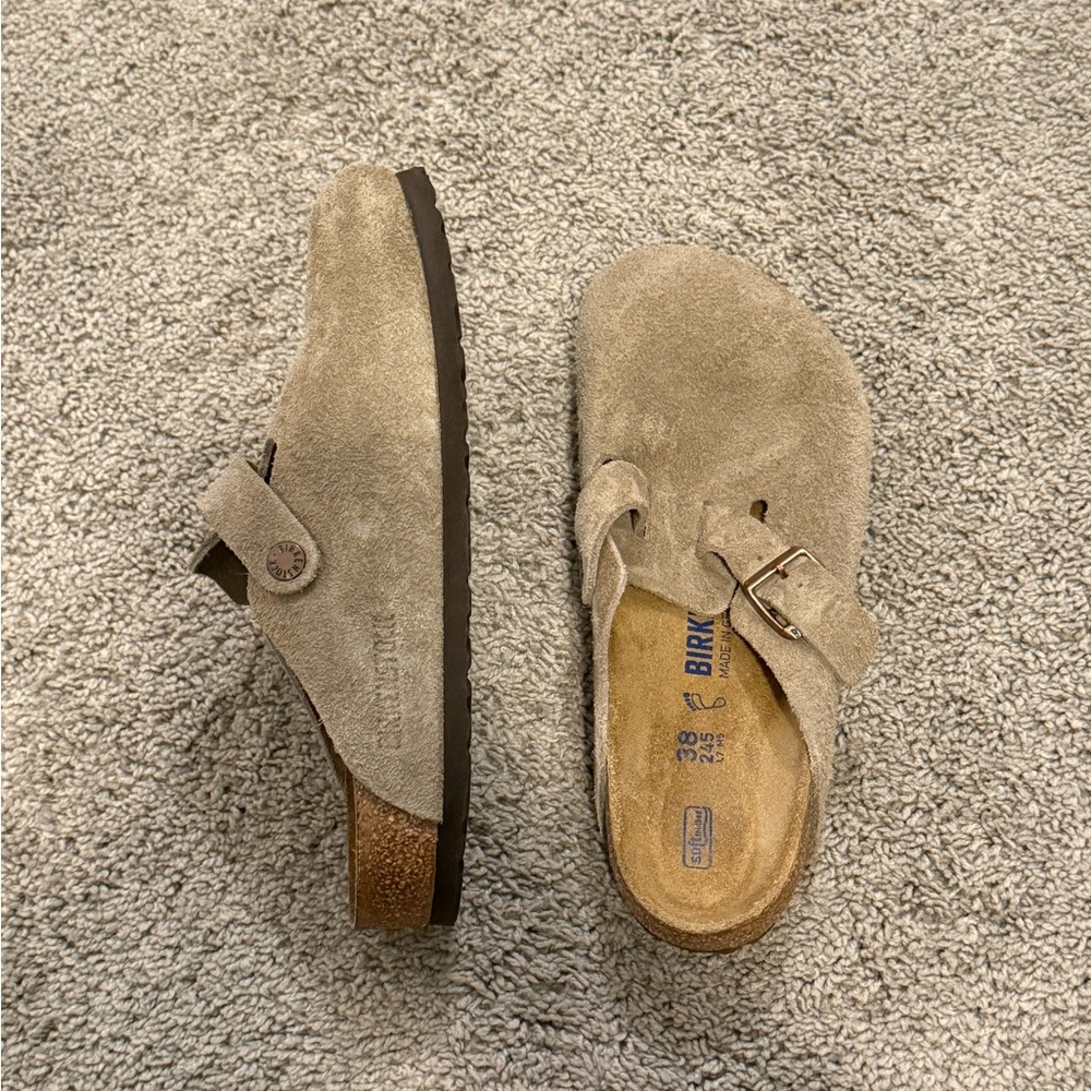 EUC Birkenstock Boston Clogs
SOLD